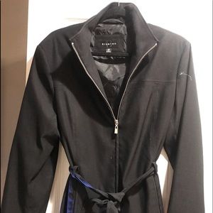 Jacket in Black, light weight, good condition, front zipper